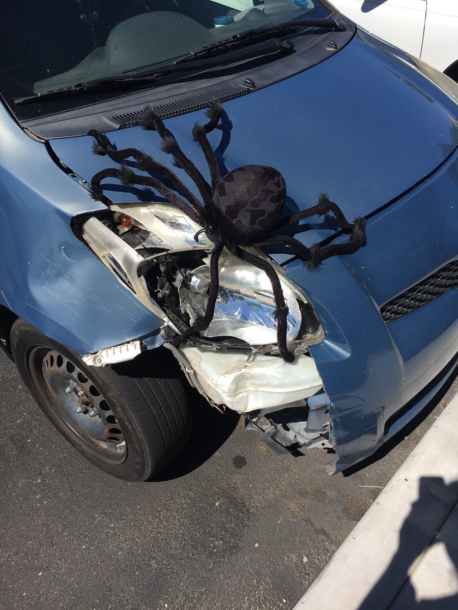 LNibb's tweet photo. Neighbors getting into Halloween almost gave me a heart attack idk what kind of crazy creatures live in the desert smh also fix your Prius https://t.co/CJBYuXHsrp