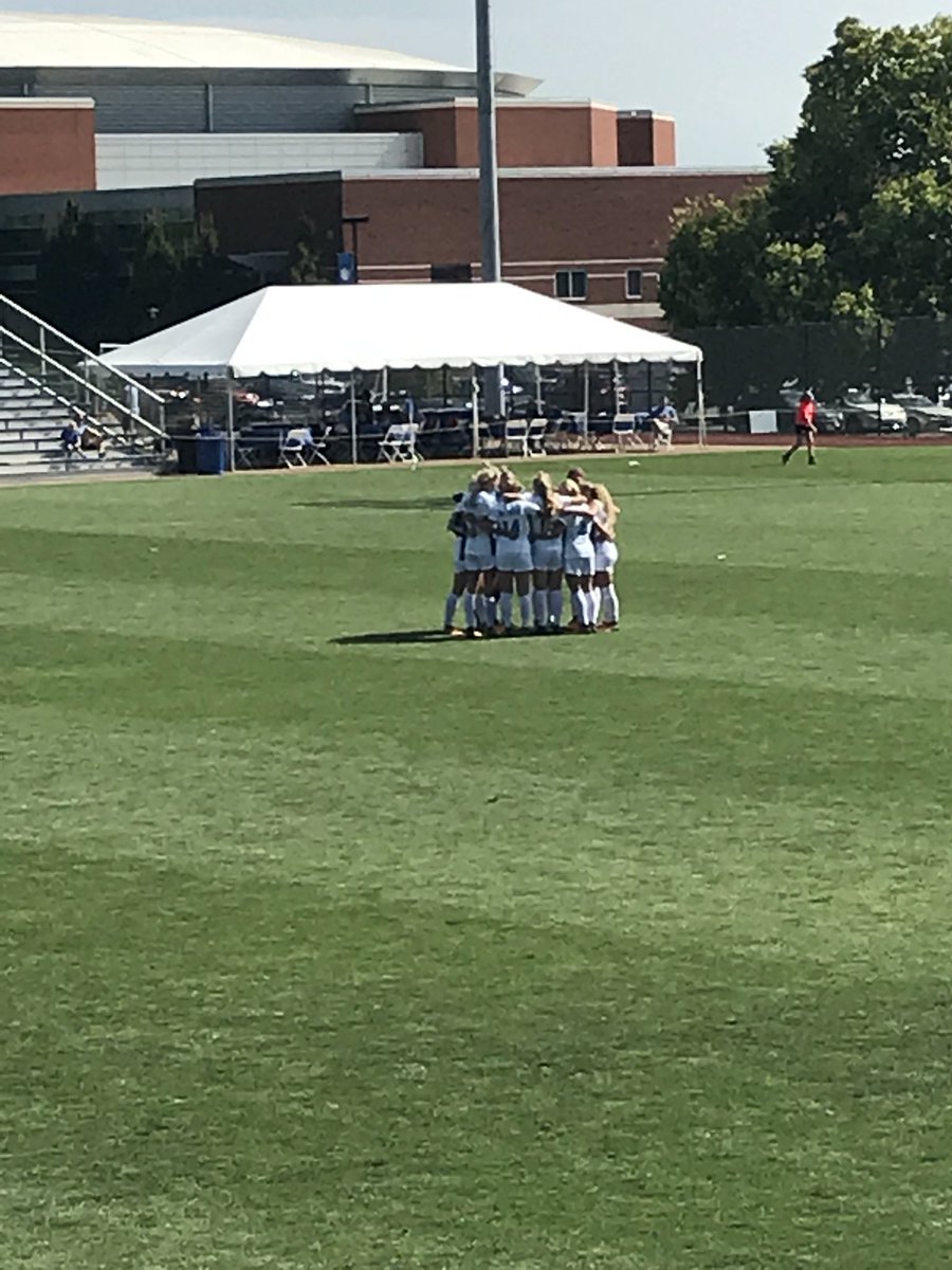 mannion_mpj's tweet photo. Gearing up for the second half #teamhuddle #MPJ2017 https://t.co/rtA6f3xuB2