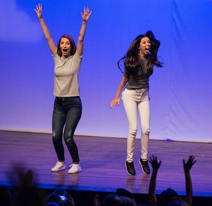 dayrolsccp's tweet photo. VAI TER BLOGUEIRINHAAAAS, SOCORROOOOO #50HorasAoVivo https://t.co/CIi4jAS4fQ