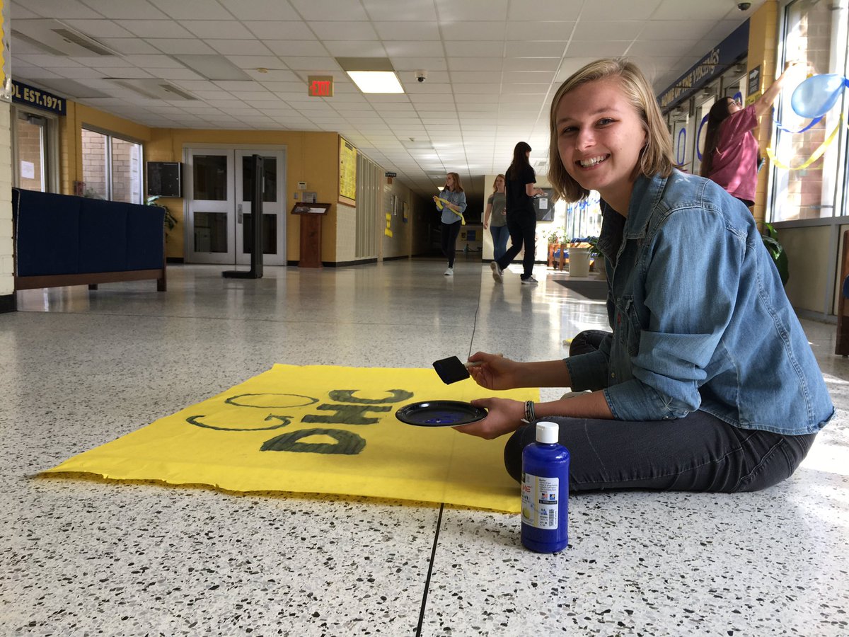 Decorating ✔️School spirit✔️Your PJ outfit for tomorrow❓Be ready for DHC homecoming 2017! Prizes for school spirit/outfit awarded daily!