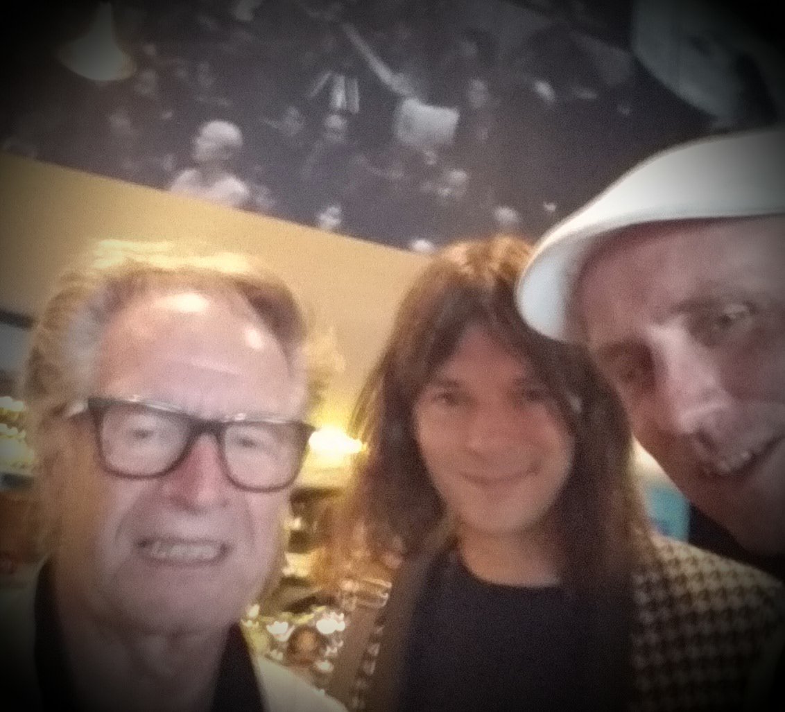 Basvanliermusic's tweet photo. Dat was leuk @hansdulfer! @bimhuis #Amsterdam #leadbelly @cyrildirectie @eric_barkman @_kimhoorweg_ @robvandewouw #jeromehol @shoutingjazz https://t.co/rQKuGvrHdA