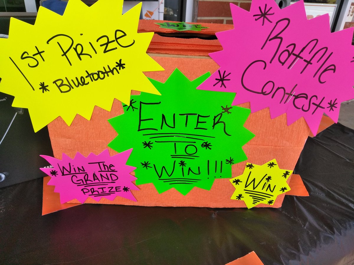 Boost28352's tweet image. Enter to win!! First prize is a Bluetooth headset worth $80!! 
#BoostMobile
#1703SMainSt
#ComeSeeUs