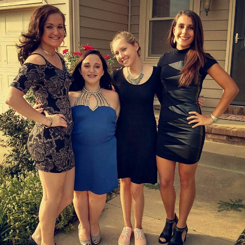 LeaMorlacchi's tweet photo. Love you😍 Thank you!!! You are the best!!!
#Homecoming2017 
@Infinkennedy21 @_sydrene_ @_marinaa15 @KenzieKohlhorst https://t.co/UyZ7cmRK2P