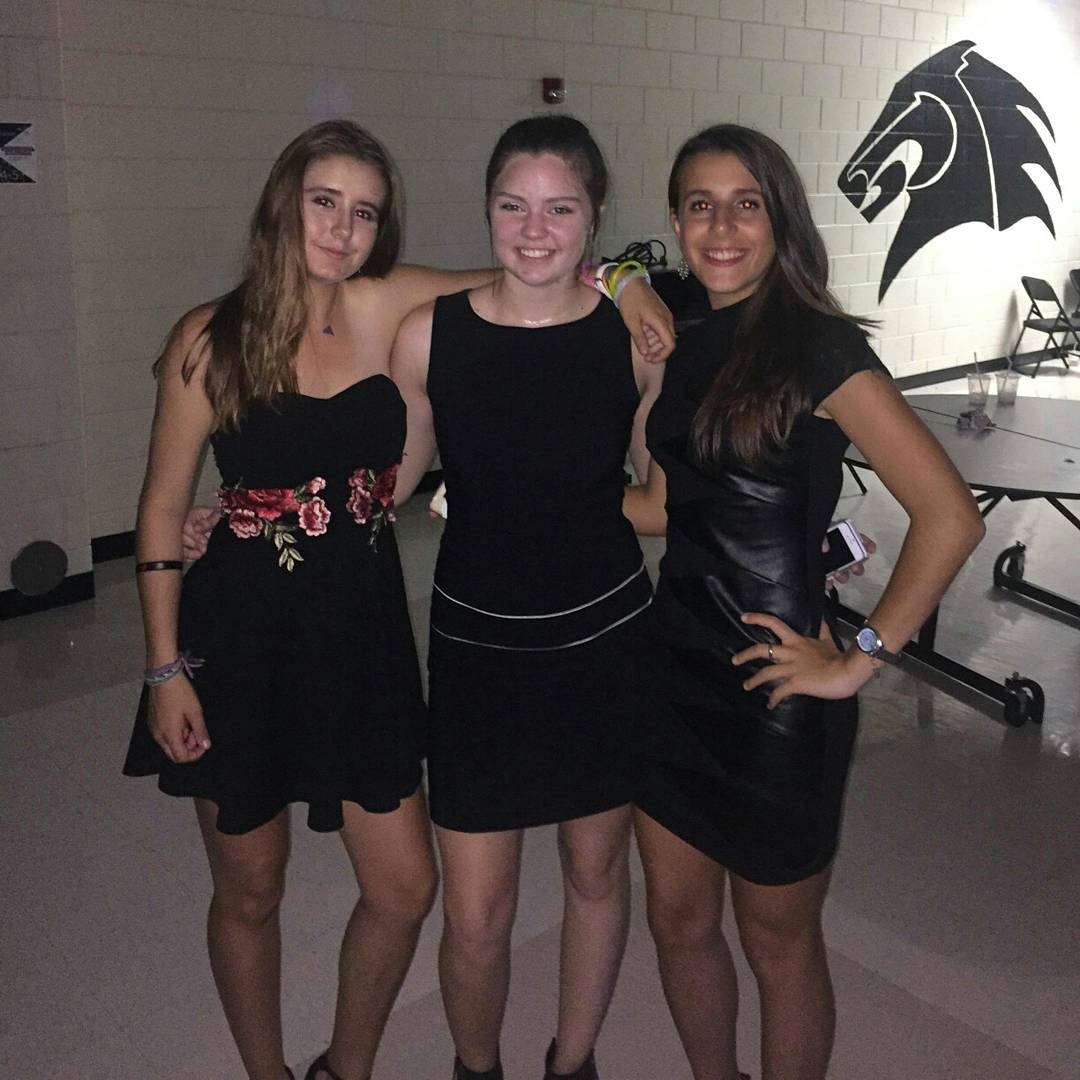 LeaMorlacchi's tweet photo. Love you😍 Thank you!!! You are the best!!!
#Homecoming2017 
@Infinkennedy21 @_sydrene_ @_marinaa15 @KenzieKohlhorst https://t.co/UyZ7cmRK2P