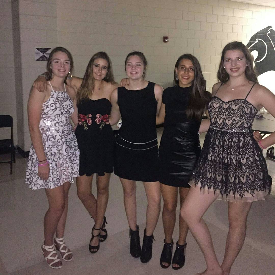 LeaMorlacchi's tweet photo. Love you😍 Thank you!!! You are the best!!!
#Homecoming2017 
@Infinkennedy21 @_sydrene_ @_marinaa15 @KenzieKohlhorst https://t.co/UyZ7cmRK2P