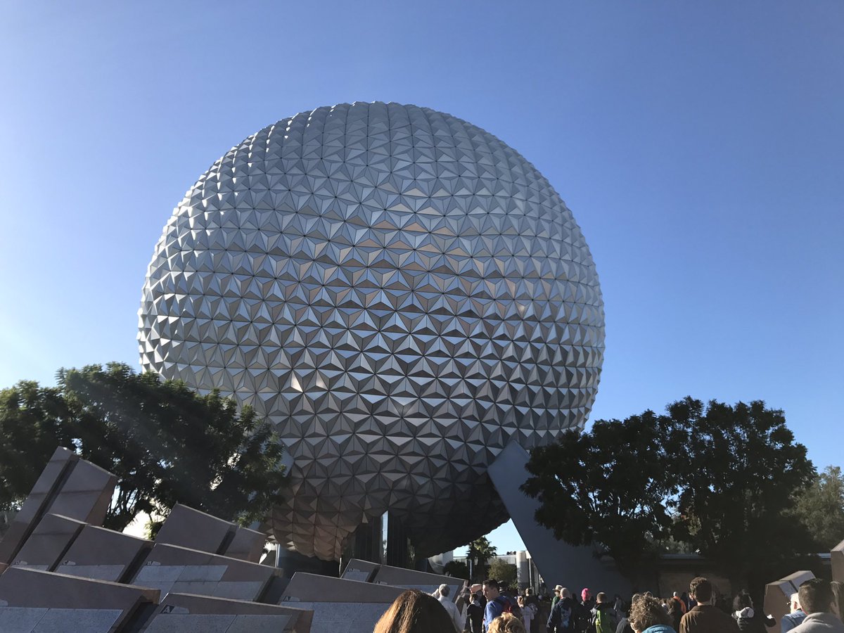 Madd_Hatter22's tweet photo. Happy anniversary to two of my favorite places ✨💕 #Magic46 #Epcot35 https://t.co/24ymqZ5Zuf