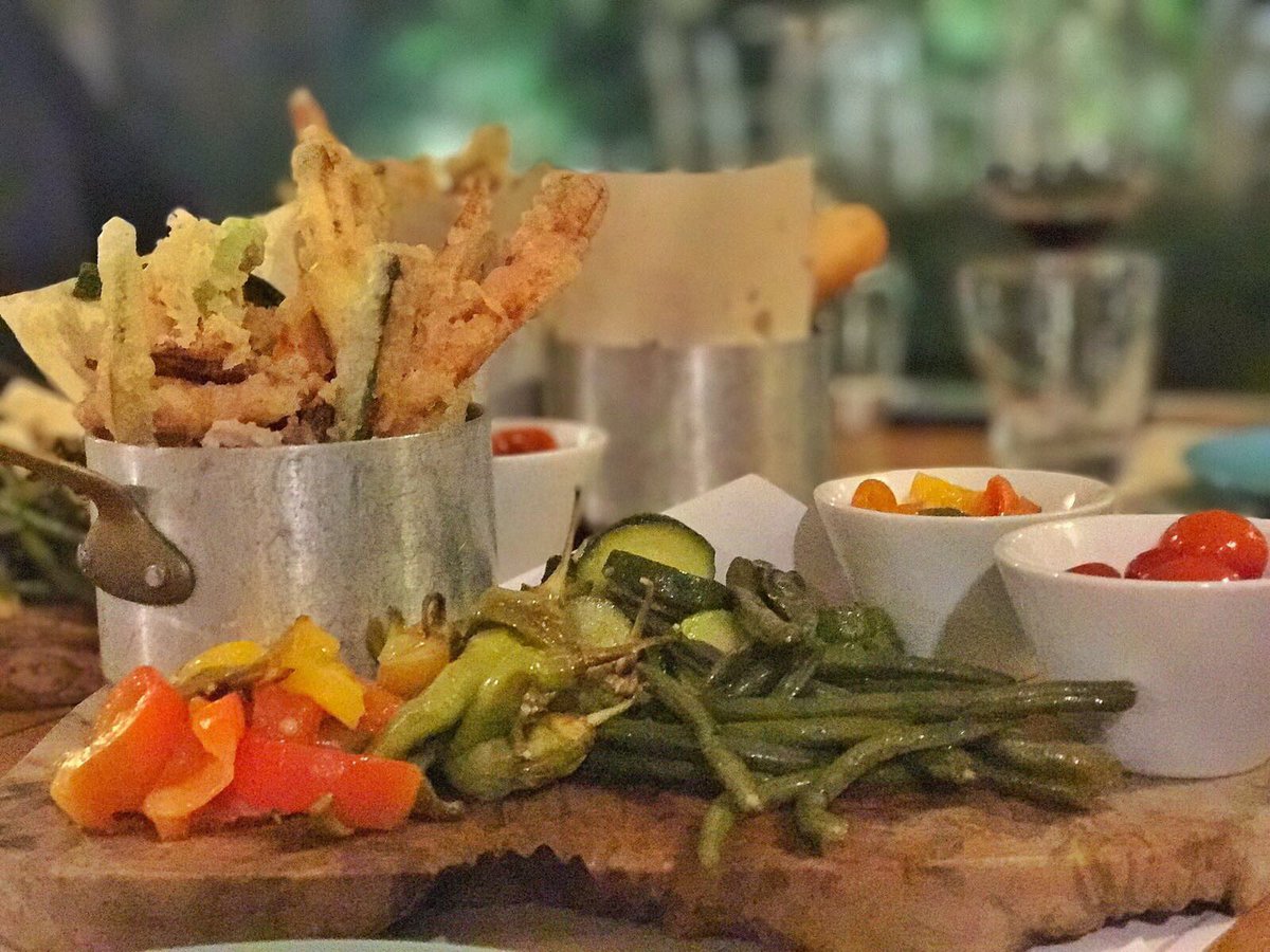 FamilyWelcomeRM's tweet photo. Per concludere alla grande la nostra vacanza...una buonissima cena con i sapori dell'agriturismo Montefabbrello @VisitElbaIT #ElbaActive17 https://t.co/rZyJlAr0AM