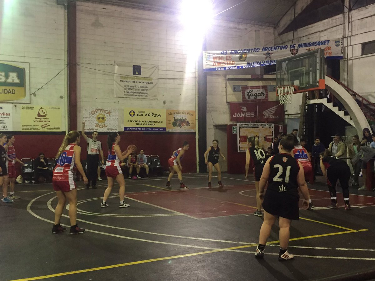 TamaraRudnitzki's tweet photo. #LFB2017 #CopaPlata cancha llena, Estadisticas on line,presencia d prensa,del DT de sel femenina,@aa02galle,d jugadoras d copa oro...💪👱🏼♀️🏀 https://t.co/Dfr1FLDzUa