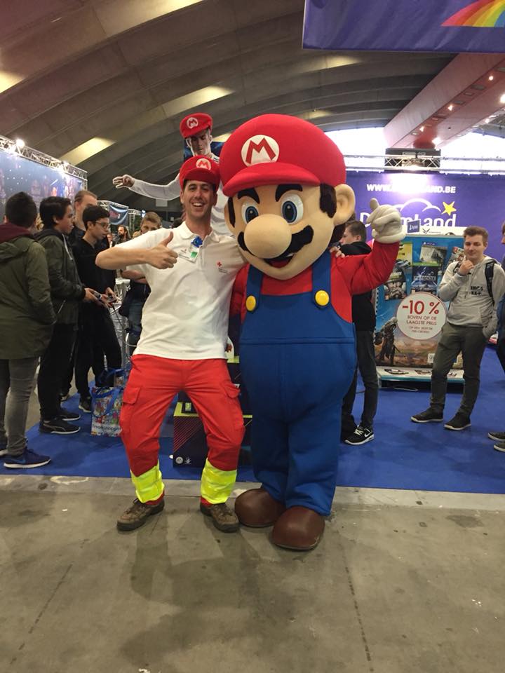 RodeKruisMeBo's tweet photo. Wat deed jij dit weekend? Vrijwilligers bij het Rode Kruis beleven meer! #rodekruisvrijwilliger #gameforce2017 https://t.co/Qfg2vqCIAZ
