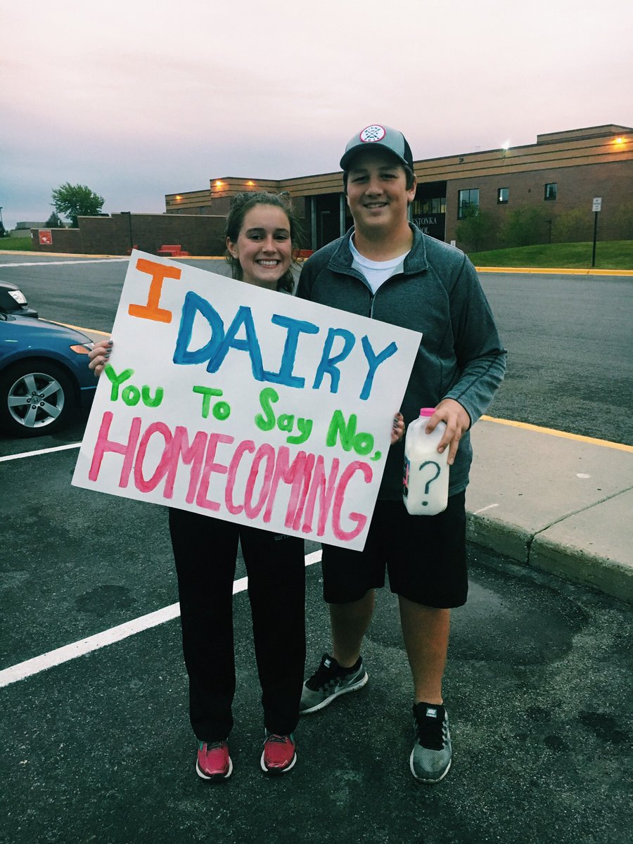 julia_elling's tweet photo. only said yes to avoid the hives... 🐄🥛💙 https://t.co/AoIbrnpsEZ