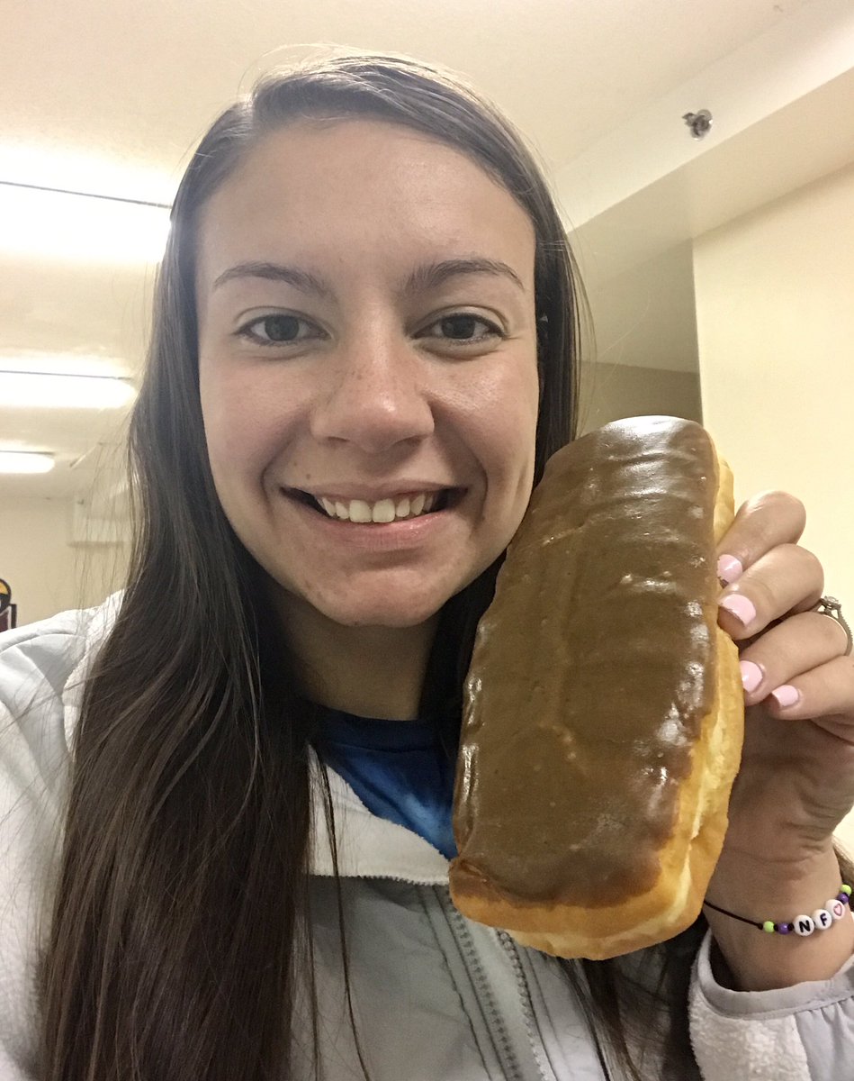 TuckerRachelle's tweet photo. Wyo student athlete life consists of studying for exams📖, enjoying sweet treats🍩, getting new gear👟, &amp; playing with furry friends🐹 https://t.co/MD1gt6ltRZ