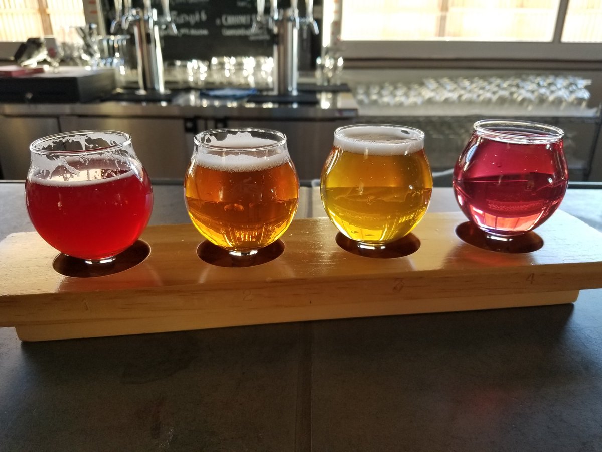kateschneider's tweet photo. @TheTapAndBottle And now, a very colorful flight. https://t.co/OwYlMVZlsS