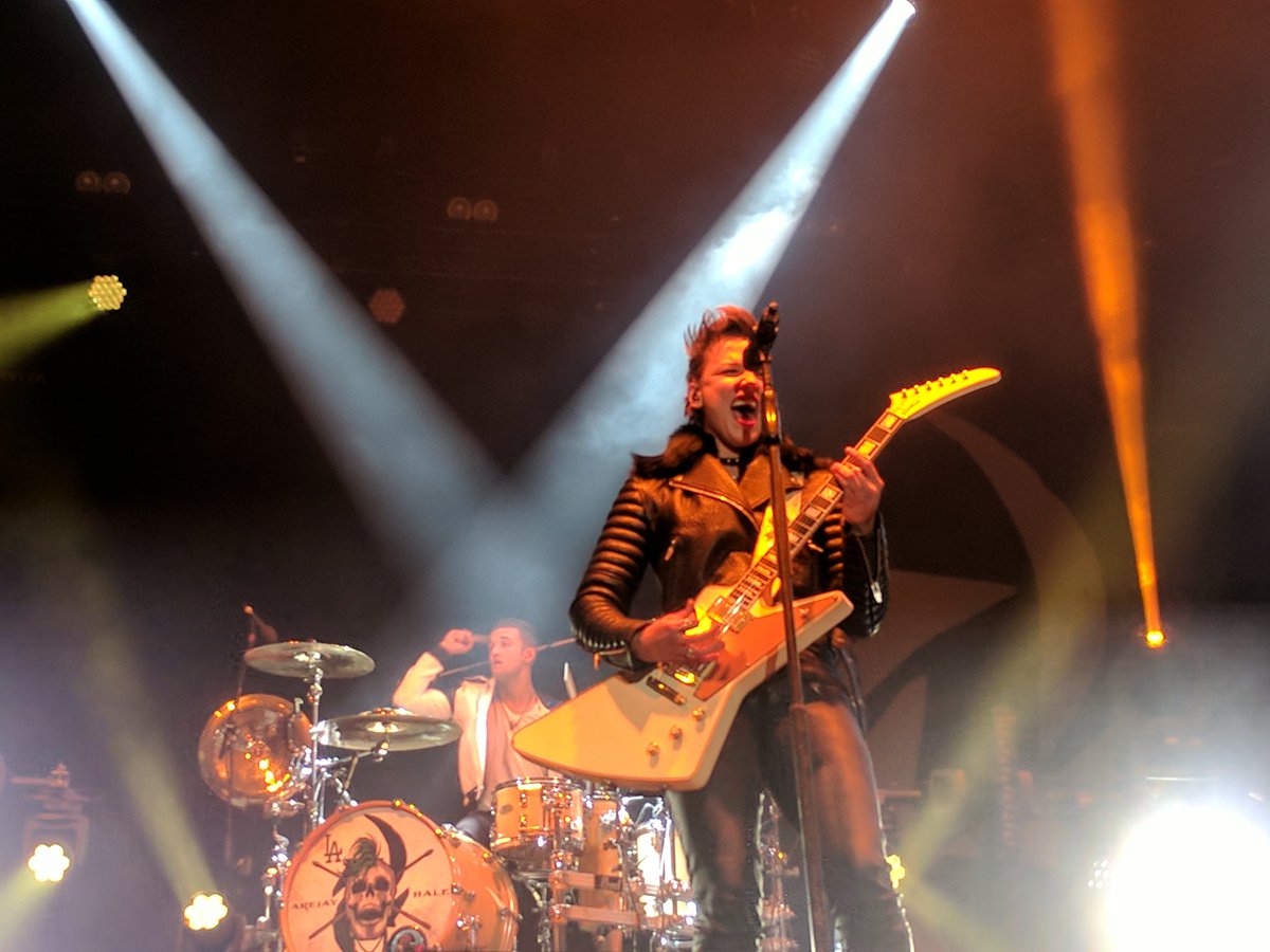 JJOSonicBoom's tweet photo. A @Halestorm just came in! #JJOSonicBoom #JJOSucks https://t.co/1EC2IEMP0x