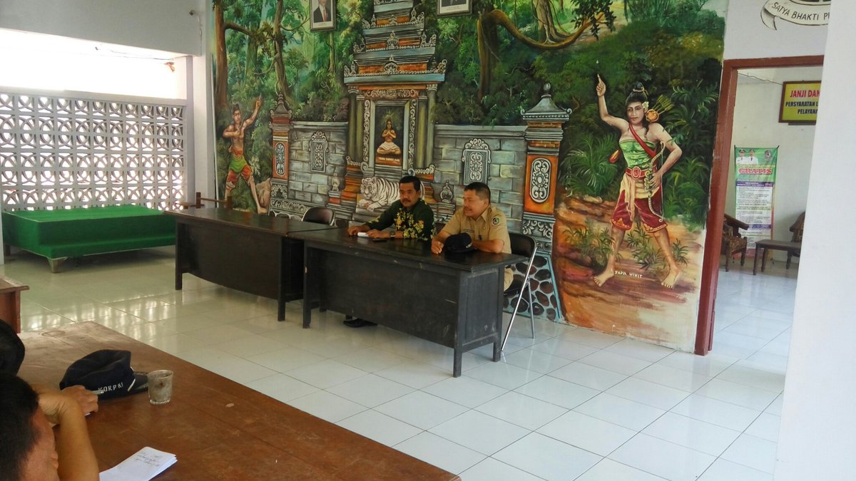 Kec_Songgon's tweet photo. Rapat Rutin Setiap Hari Senin,yang dipimpin langsung oleh Bapak Camat Songgon dan Bapak Sekcam Songgon

#songgon_moncer
@wagianto22 https://t.co/LpOMuzGIVj