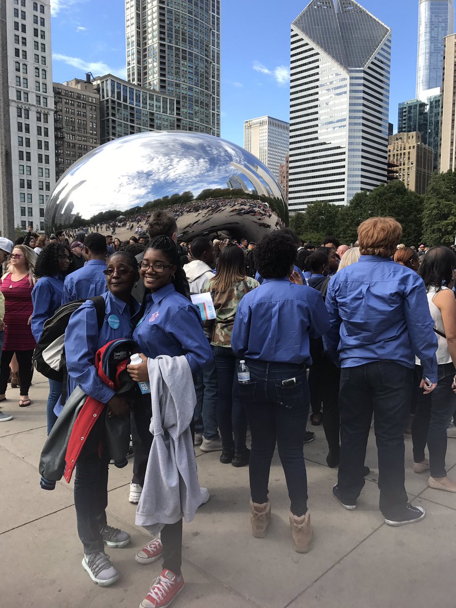 MsCiaraEvans's tweet photo. Music is Community
#crowdoutchi #crowdout #chicagovoices #kenwoodacademy #thebean https://t.co/W3UFCH5QWs