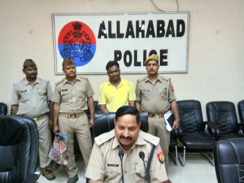 दिनांक:-26/09/17 को शान्तिपुरम फाफामऊ में मॉर्निंग वॉक को निकली महिला सीमा गुप्ता की हत्या का खुलासा पति पंकज गुप्ता ने की हत्या गिरफ्तार :-
