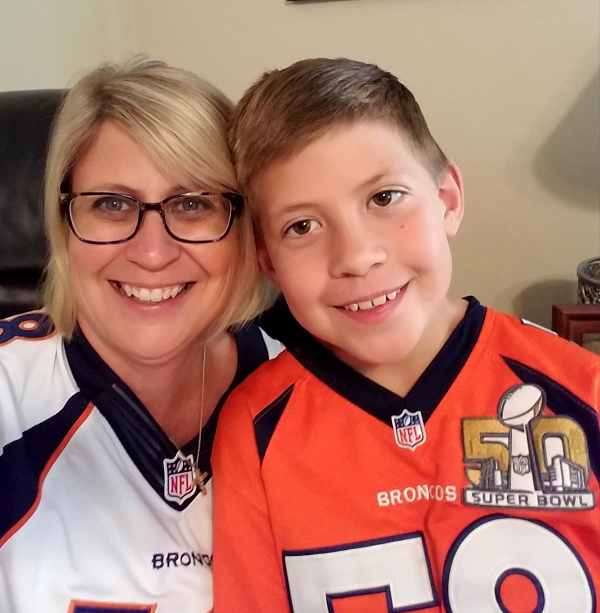 doozer_mln's tweet photo. @Broncos We are Ready!!🏈❤🏈 https://t.co/nWmnzSw8Ou