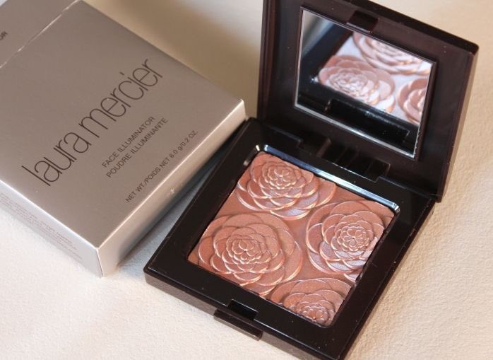 glowkit's tweet photo. The Laura Mercier “rose rendezvous” highlighter is so pretty https://t.co/kfcU6EL0xm