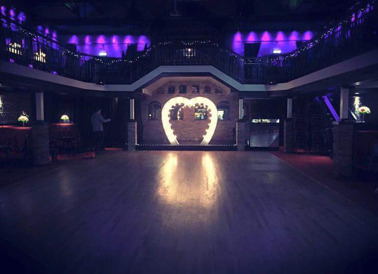 De_lightEvents's tweet photo. Bring our lighting products to any venue to add a touch of class and fantastic lighting. They really can light up the room! 
#wedding #derby https://t.co/O6EohyriBO