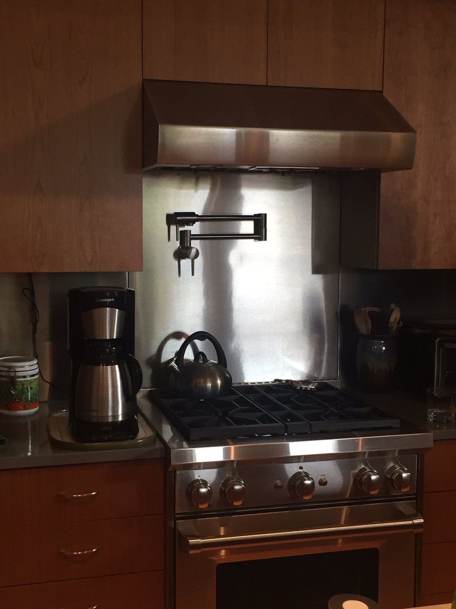 EnergyVanguard's tweet photo. Hooray! A #PassiveHouse in Seattle that has a range hood ducted to outside. #NAPHC2017 https://t.co/a9orxaCz7T