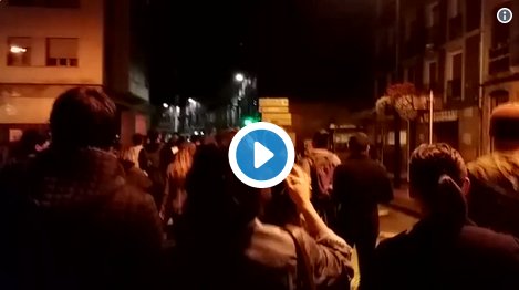 naiz_info's tweet photo. Una cacerolada solidaria con Catalunya rompe el silencio de las calles de Euskal Herria https://t.co/cZKm34u6cQ https://t.co/IUOQujQ9av