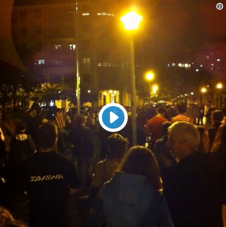 naiz_info's tweet photo. Una cacerolada solidaria con Catalunya rompe el silencio de las calles de Euskal Herria https://t.co/cZKm34u6cQ https://t.co/IUOQujQ9av