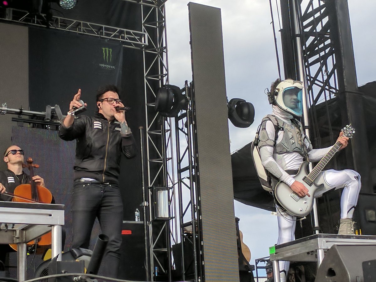 JJOSonicBoom's tweet photo. @starsetonline has taken over at #JJOSonicBoom! 🤘#JJOSucks🤘 https://t.co/vvqdCB6eqV