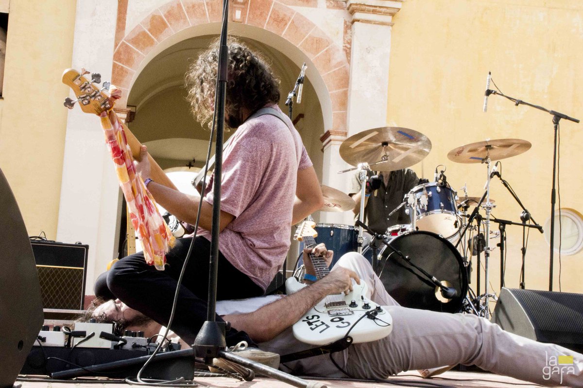 Domingo de <a href="/PicnicInterest/">Picnic Interestelar</a>. 
Porque el calor con música, es menos calor... o algo así. ☀🎵📷