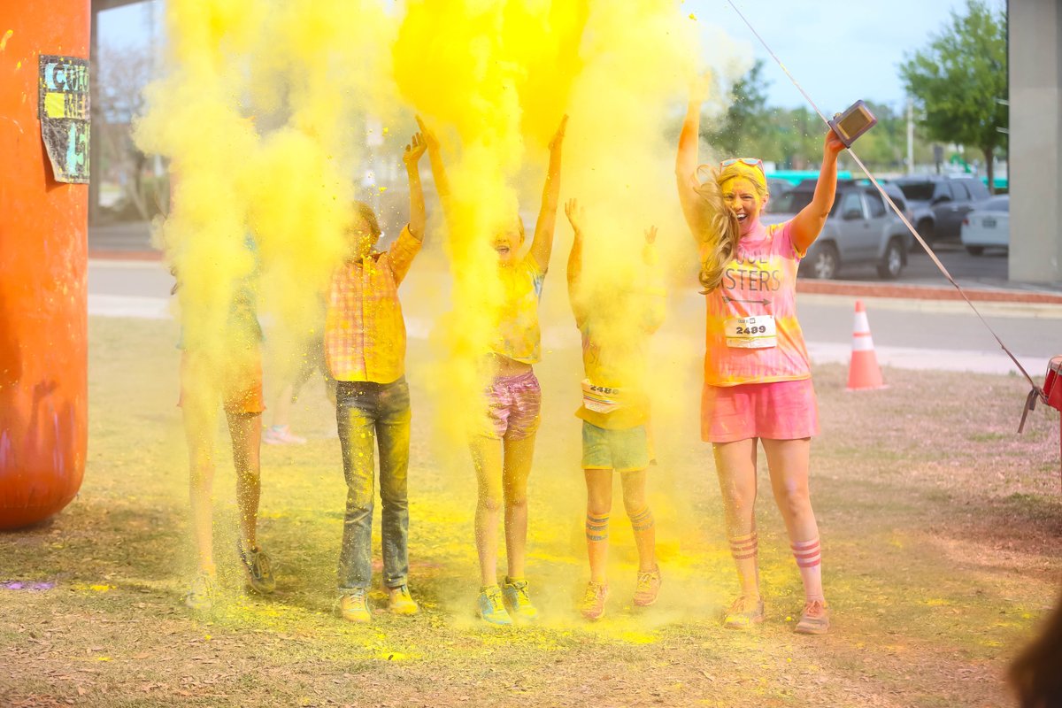 colormerad5k's tweet photo. Cupcakes are muffins that believed in miracles. 😄😄😄 #raditude #colormerad https://t.co/DhuPW2uRt2