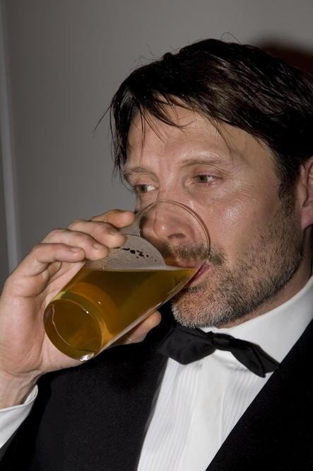 the hannibal mutual- shippe hannigram- énervé parce que la série s& #39;est faite cancelled- "MADS MIKKELSEN DADDY"- la série lui donne faim