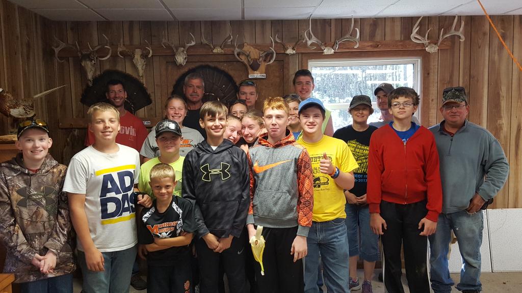 MMSArmbruster's tweet photo. M.E.C.C.A. clean up day! #Mishicot #AgEd #Environmentalscience https://t.co/YY5JAbuSCk