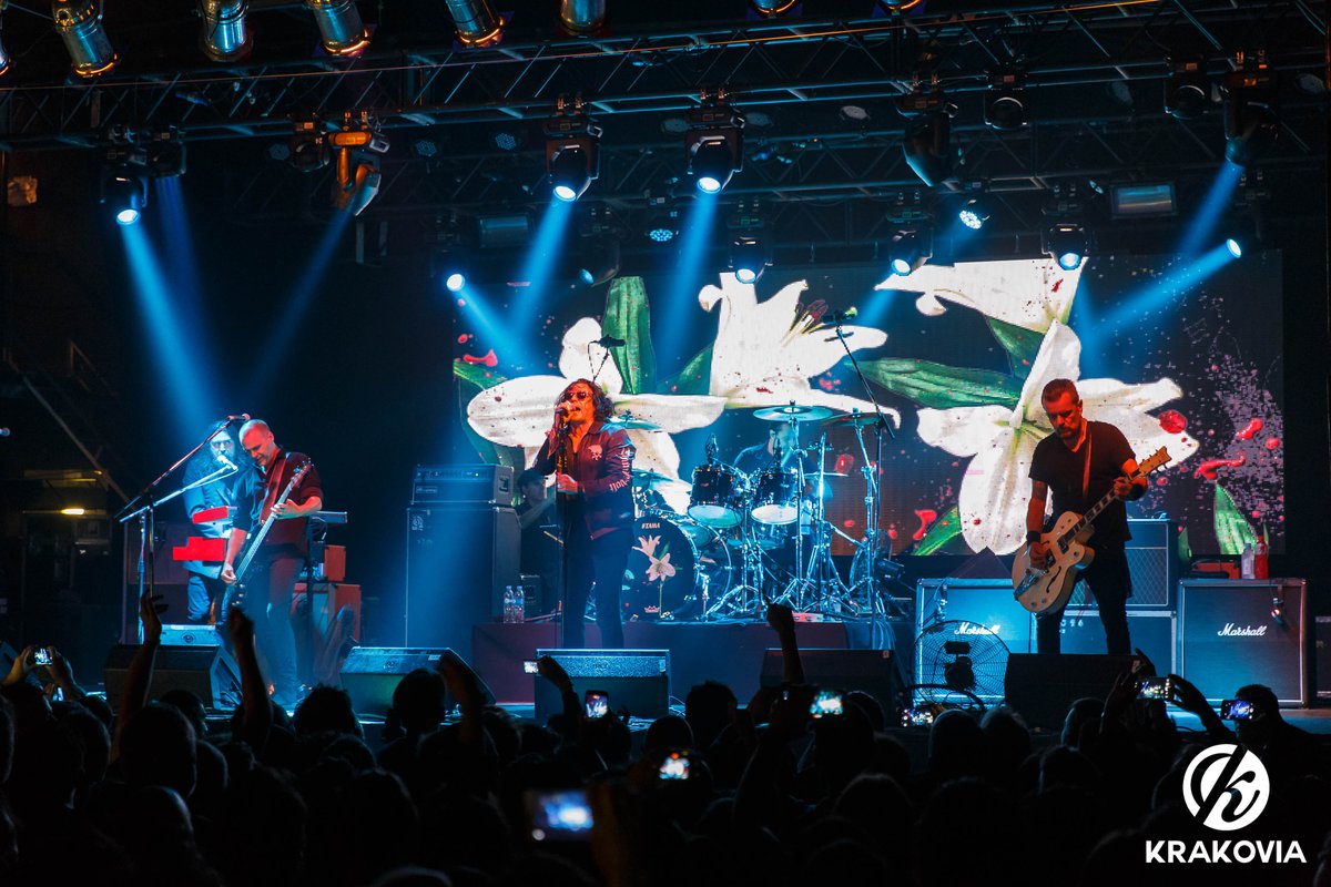 KrakoviaCba's tweet photo. Noche histórica. ¡Gracias @officialcult! Pronto todas las fotos. 😉 #TheCultEnCórdoba Ph @fotorockers https://t.co/D2QO4VPDNk