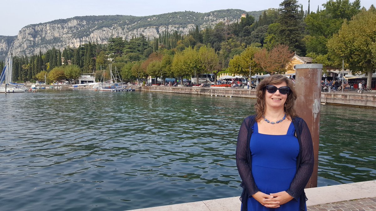 VickiTongeman's tweet photo. Wishing you a wonderful #October #Autumn #positivity #positivevibes #natureshare #water #positivethinking #wellbeing https://t.co/CvAH3e8HAy