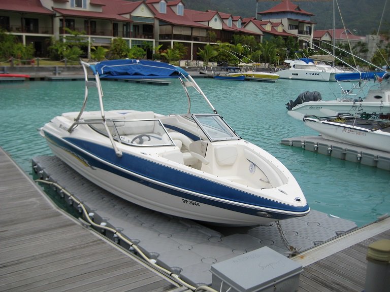 candock_arg's tweet photo. El Jetslide es un muelle seco para embarcaciones desde motos de agua hasta barcos de 9m y 2.730 kgs de peso. #jetski #motodeagua #lancha https://t.co/uBbgbaO150