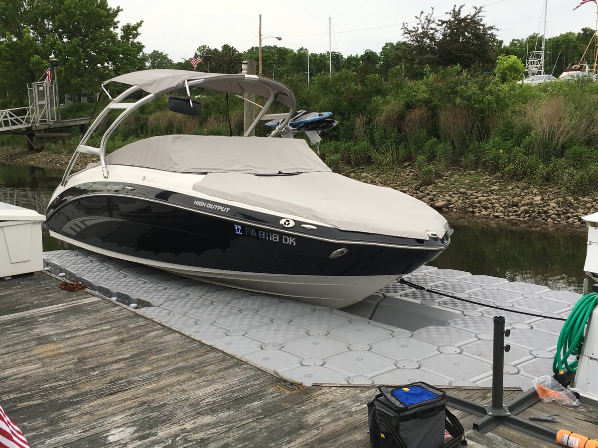 candock_arg's tweet photo. El Jetslide es un muelle seco para embarcaciones desde motos de agua hasta barcos de 9m y 2.730 kgs de peso. #jetski #motodeagua #lancha https://t.co/uBbgbaO150