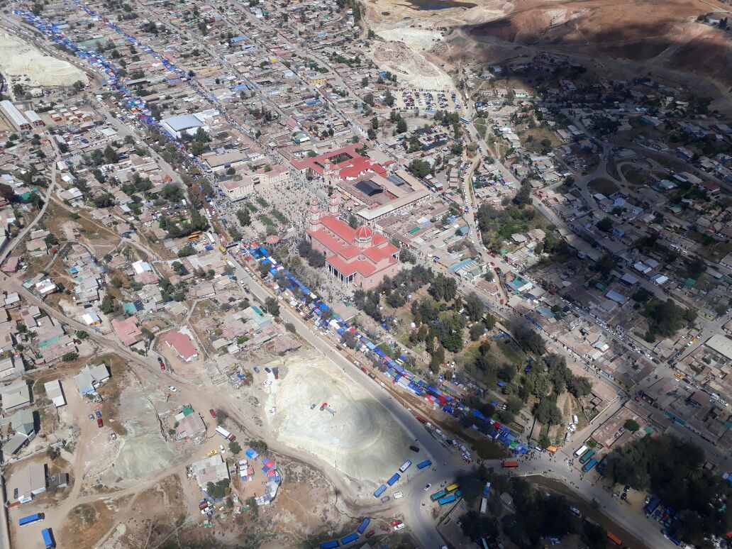 Carabdechile's tweet image. #Andacollo: Sección Aérea realiza sobrevuelo para verificar seguridad de peregrinos que suben al Santuario.