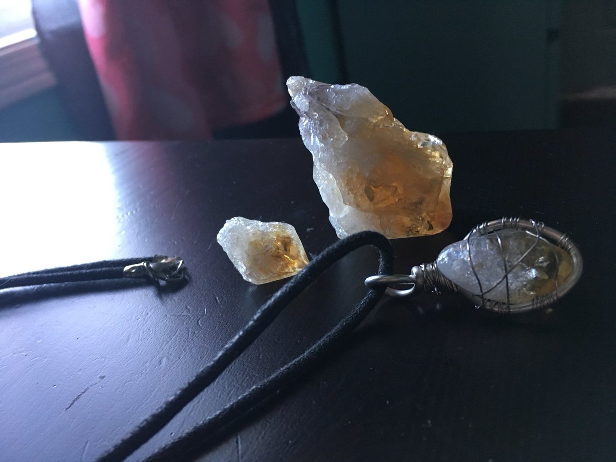iiindigoaura's tweet photo. #CITRINE 🍁💭✨ $15 https://t.co/v6MgzjrsIA #etsy #etsychaching #rt #retweet #shop #buynow #buyit #handmadehour #reiki #citrine #boho #love https://t.co/nGBPxBVpOL