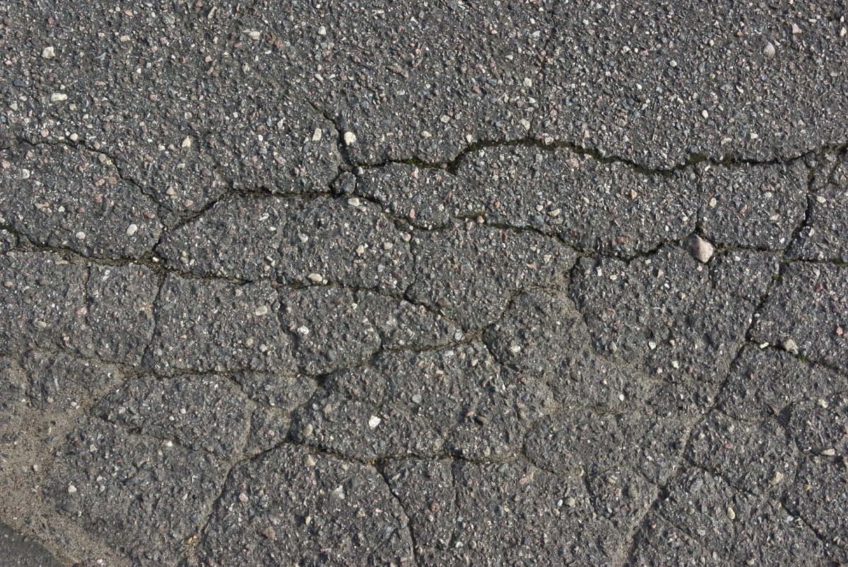 RocciesAsphalt's tweet photo. Here's why you should be seal coating your #asphalt: https://t.co/QveE9ZaNwj. https://t.co/XG5Y8pQBmm
