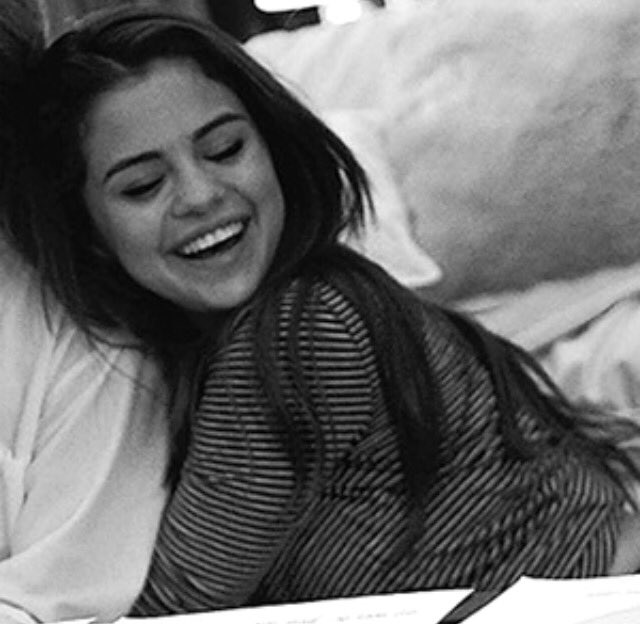 gomezimpression's tweet photo. i love you @selenagomez and i will do forever,you are the light of my life,you give me hope and make me feel loved and worthy,thank you ❤️ https://t.co/eQYLSO3YnT