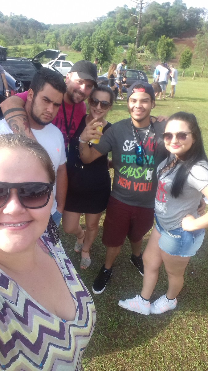 Lu_uciane's tweet photo. Teve chuvaaaa
Mas a gnt nem foi embora haha
Valeu o empenho 😉😘
@AniToledo18 #AmantesDoSomAutomotivo #FestCar #Gatedo #DomingoDetremuraSDV https://t.co/OFhFEBL7li