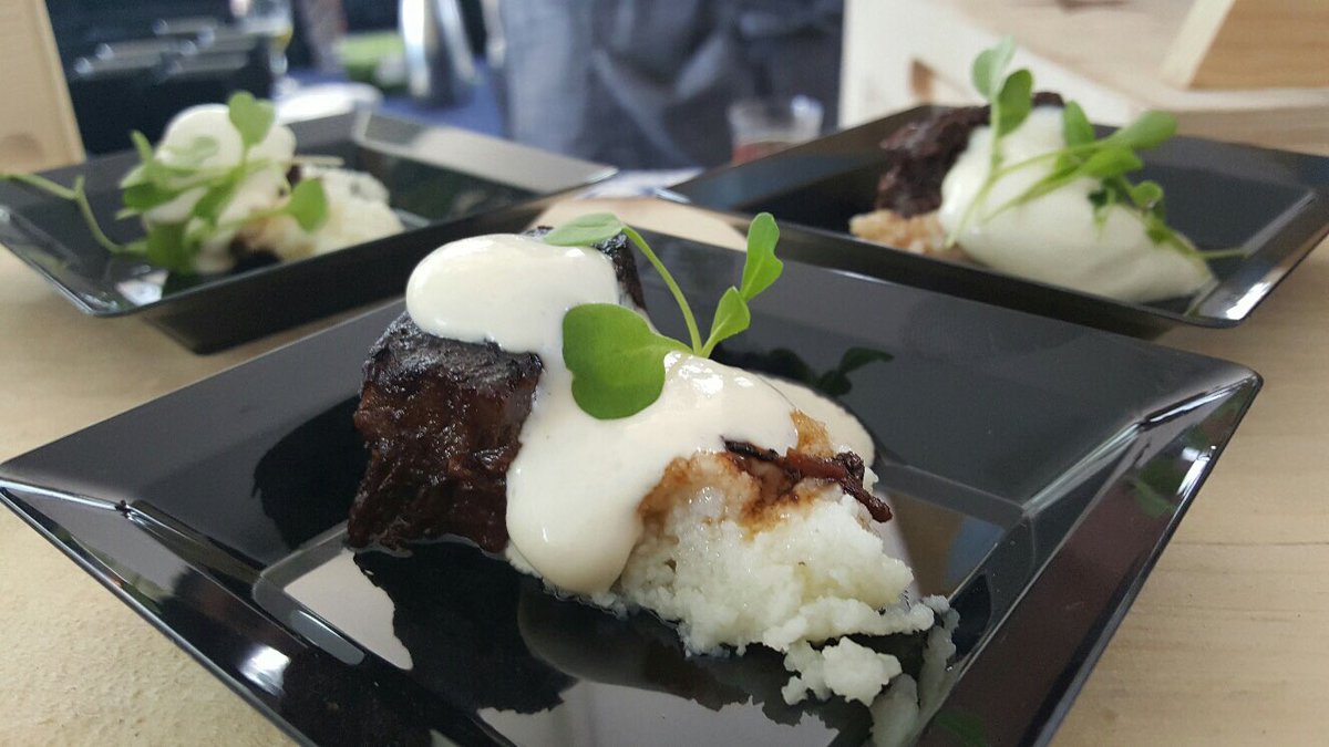 MelissasProduce's tweet photo. Chef Joshua of @SelanneSteak serving butternut squash soup w/ maple bacon marshmallows & Cabernet braised short rib w/ white polenta. #nbwff https://t.co/5mAGZvx6Fl