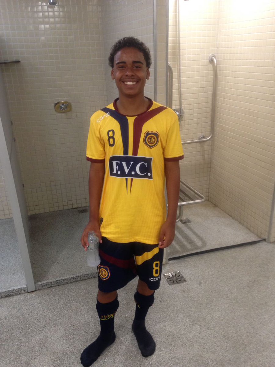 pityfutsal10's tweet photo. Quando eu penso em desistir, eu lembro o quanto foi duro chegar até aqui ! ⚽❤
#guardei1
#bailedomec
#écostumejá https://t.co/frJo6SwzJV