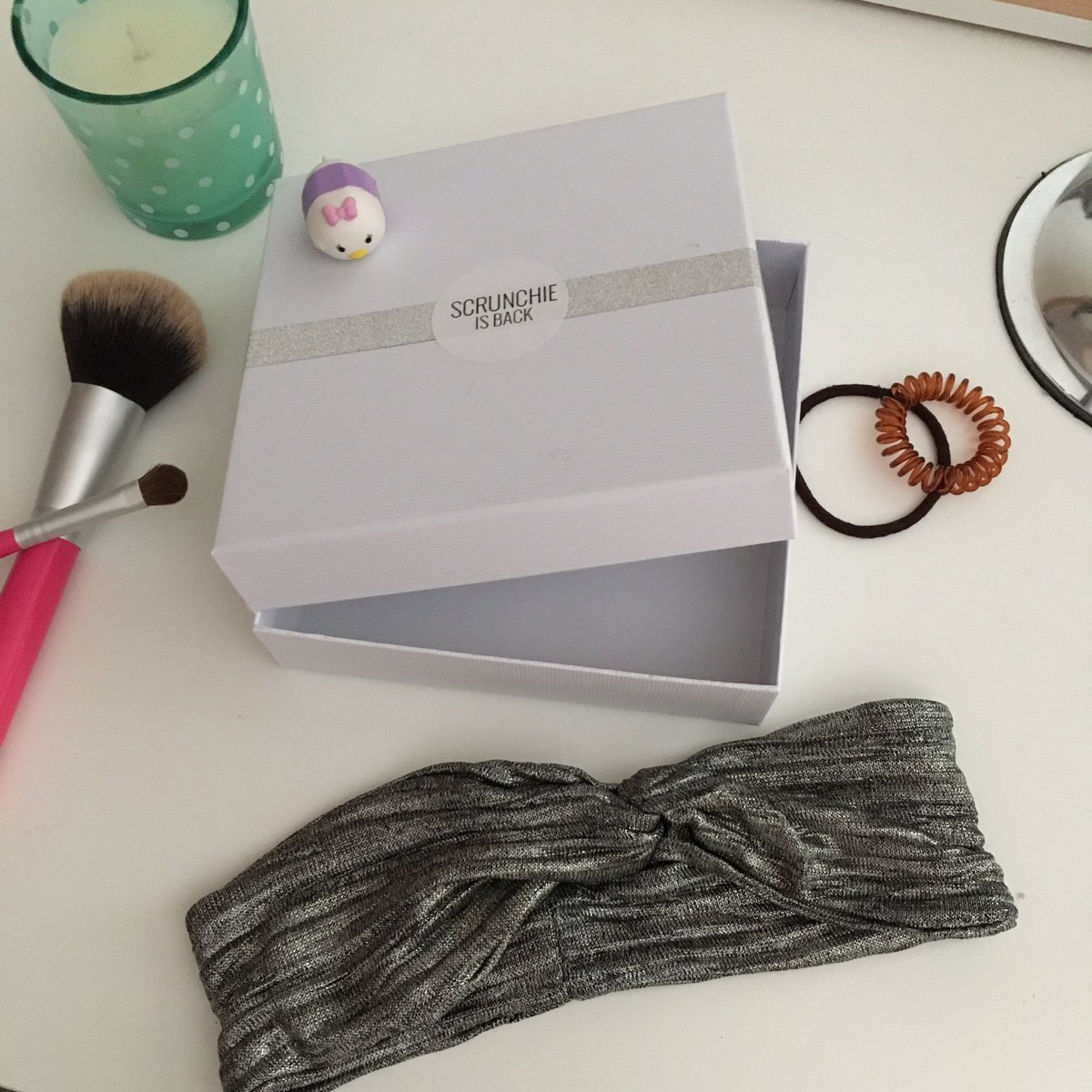 itsme_Funny's tweet photo. Jolie découverte chez @scrunchieisback : ce joli bandeau pailleté 💕. Hâte de trouver des coiffures pour le porter ! #scrunchieisbacksampleo https://t.co/508SdPaLam