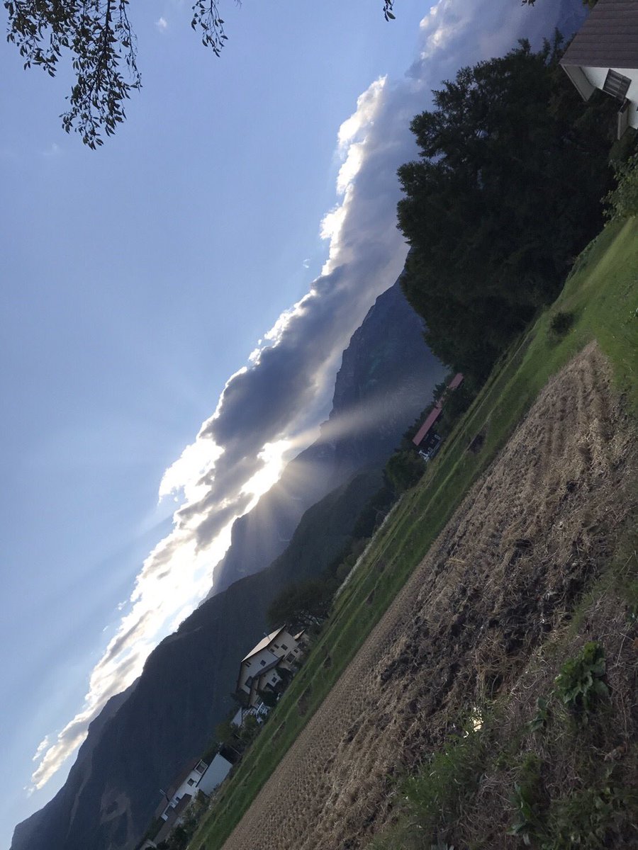 K_0407_S's tweet photo. 小さな夢一つ叶えてきました 
イカれた可愛いバカ達を引き連れ旅行へ 
貸別荘も、BBQも、全ては俺からのプレゼントで日頃の感謝の形。 
さすがにこの人数でこのメンツ 
金は自分旅行史上もっともかかったけど 
それじゃ足りないくらい幸せな時間をみんなにもらえた。 
あーーーー幸せ。 https://t.co/SWbDyyDaEF