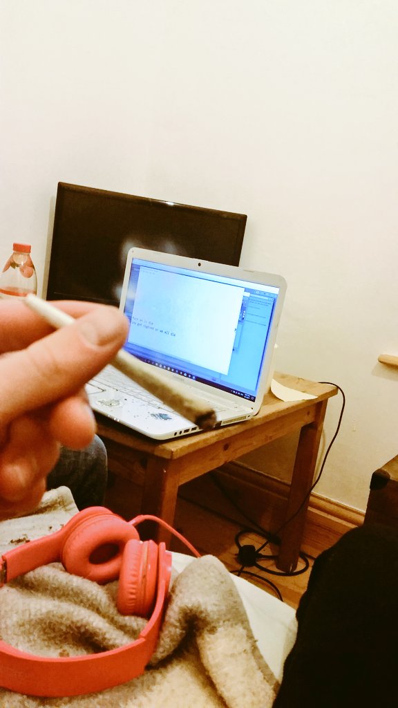 Karma_Artist's tweet photo. Swift studi sesh✏ https://t.co/SyfufsvcnN