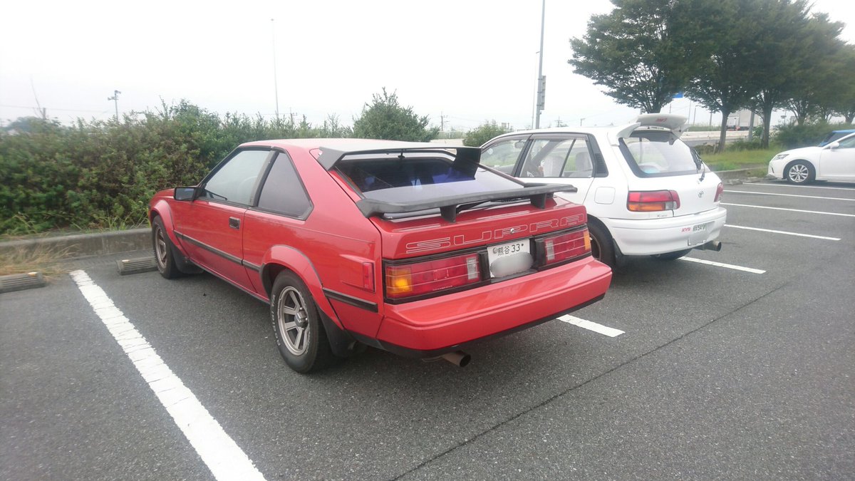 しいな セリカxx Ma61 の逆輸入車がいたのでオーナー様に話かけたら運転席に座らせていただけました 2桁ナンバーでフルスケールメーターだったり激シコポイント満載でした ちなみにリミッターは無くスピードメーターは振り切ったことがあるとのこと