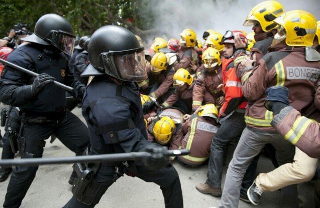 ... Múchta i millteoireacht: Abandoned to outrage ... 

 #CatalanReferendum