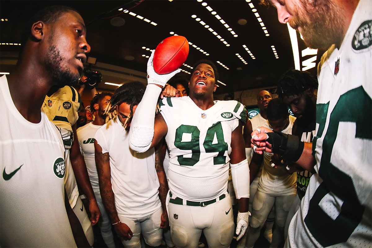 nyjets's tweet photo. .@KonyEaly94 recently lost his sister.

With a heavy heart, he earned today’s game ball. https://t.co/rdKsI5Yh42