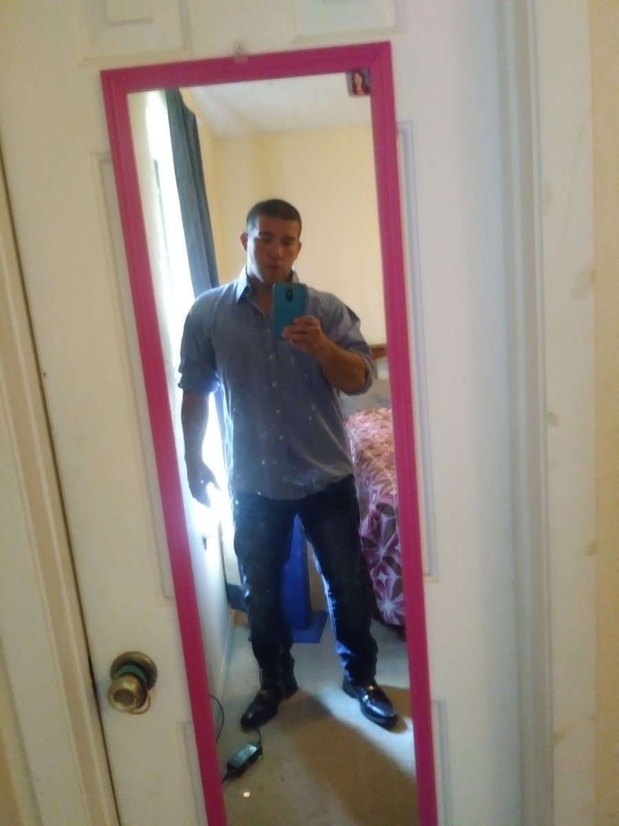 StarkLearning44's tweet image. Who's ready for Sunday Funday I know I am come join me for the early show at DD's Double Shots 7-11 with Cowboy Up Karaoke!