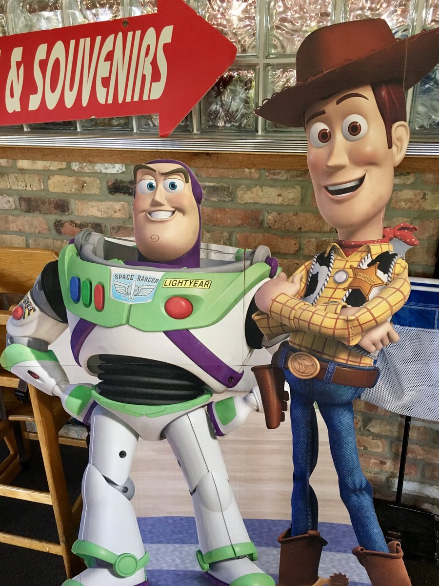 ThisDayInPixar's tweet photo. Look who I ran into on #SanibelIsland! #CheeburgerCheeburger #BeachLife https://t.co/Jsd8GFEz0m